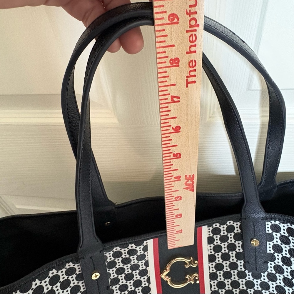 C. Wonder large Signature Tote - Picture 12 of 12